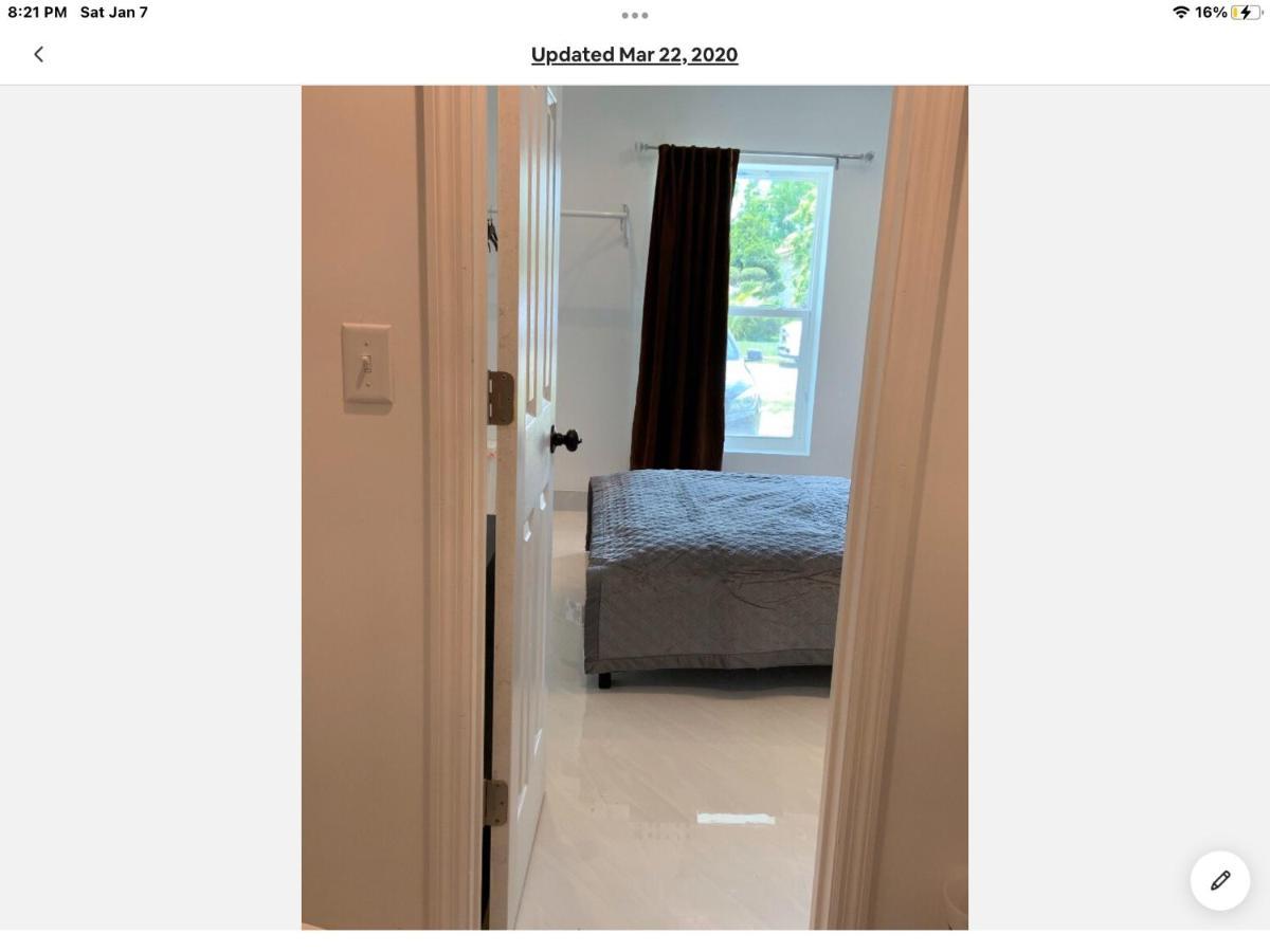 Room & Private Bathroom Boca Raton Exterior photo